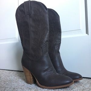Miranda Lambert cowboy boots